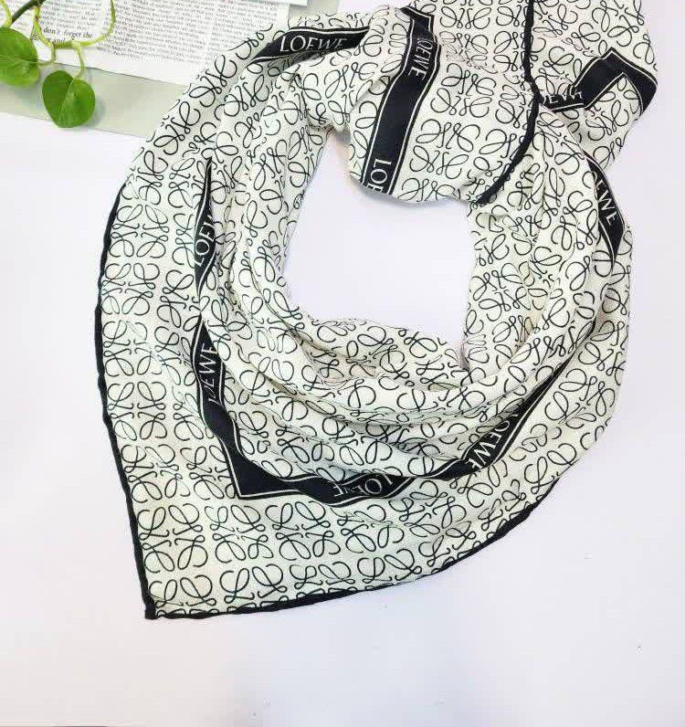 روسری نخ پازو خوش ایست قواره ۱۲۰ تمیز دوخت دست دوز